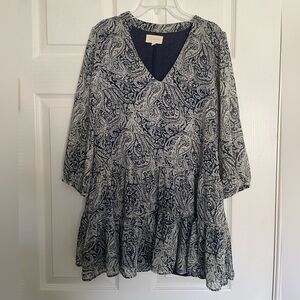 MELLODAY V-Neck Blouse Navy and White Paisley Tunic with cropped sleeves
